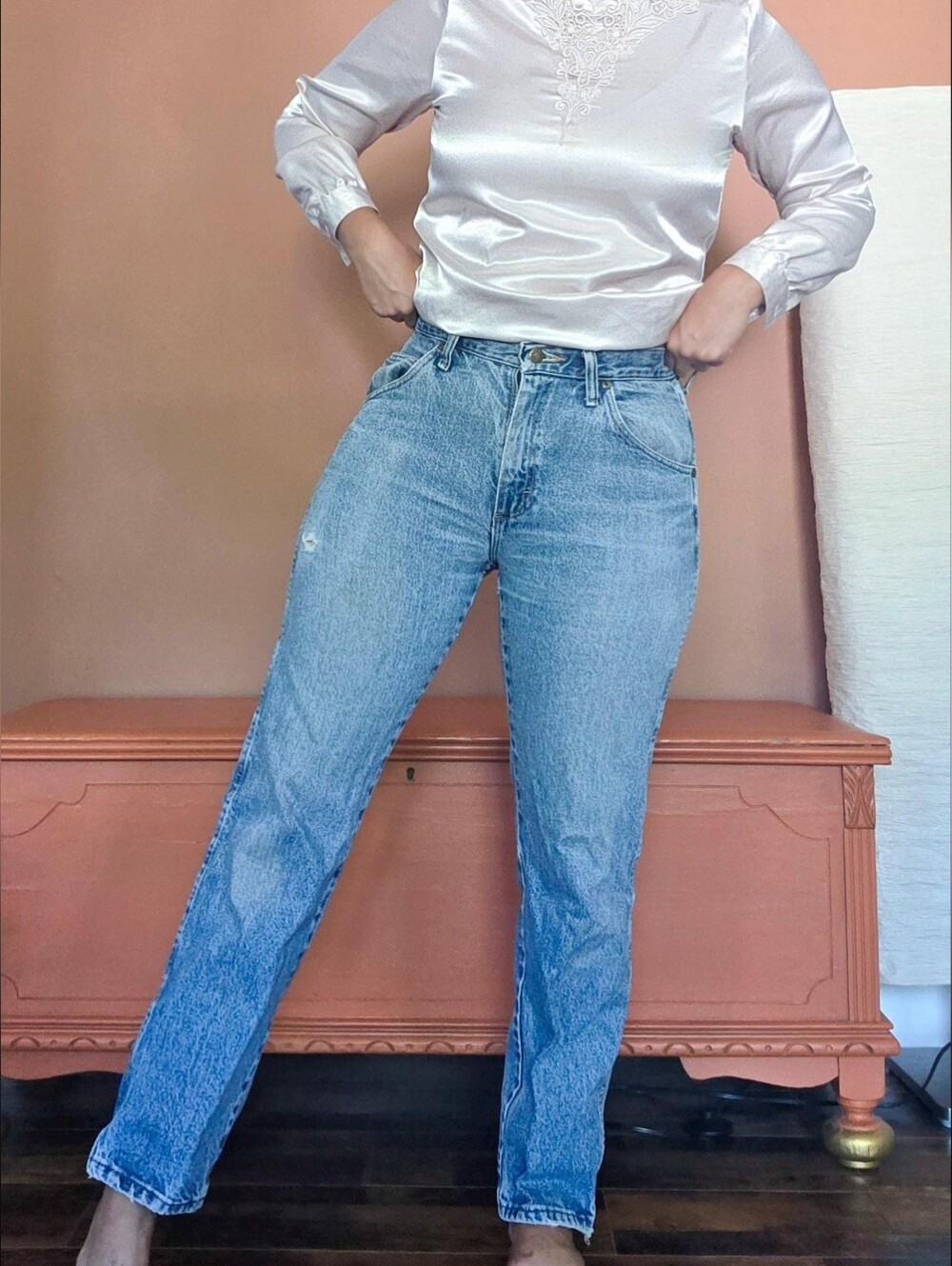 Vintage 1990s Mid Rise Light Wash Wrangler Jeans /  Straight Leg Denim